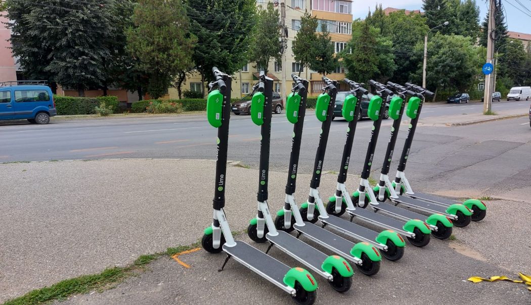 Trotinetele și bicicletele electrice ar putea fi conduse doar cu permis special - trotinete-1760024832.jpeg