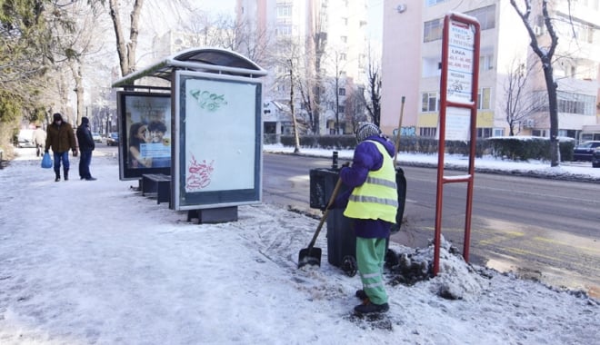 Constănțenii, obligați să curețe trotuarele de gheață și țurțuri - trotuare-1516209658.jpg