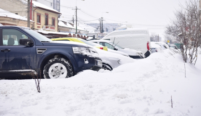 GALERIE FOTO / Trotuarele și aleile din Constanța, pline de zăpadă. Cine trebuie să le curețe - trotuare8-1484144846.jpg