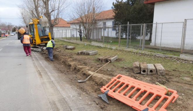 Trotuarele de pe strada Dumbrăveni și Santinelei, în curs de reabilitare - trotuarele-1580944841.jpg