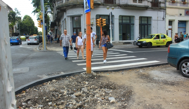 Trotuarele din fața Primăriei Constanța, complet refăcute - trotuareneasfaltatebulevardultom-1478009616.jpg