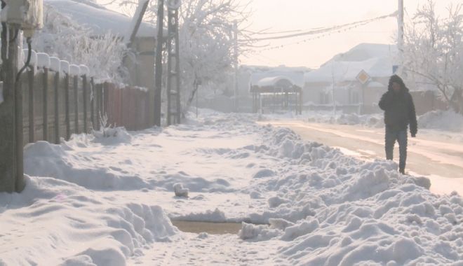 INFORMARE METEO DE LA ANM! Ninsori, polei și vânt puternic, de la noapte, în toată țara - trotuarezapada1540897538-1547038686.jpg