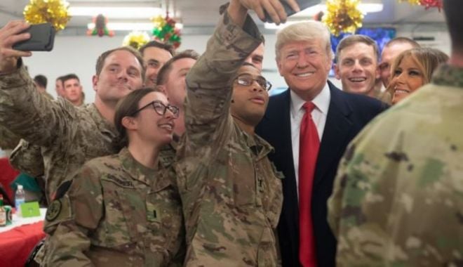 VIDEO / Donald Trump, vizită neașteptată la militarii americani din Irak. Președintele a explicat decizia de a retrage trupele din Siria - trrump-1545892665.jpg