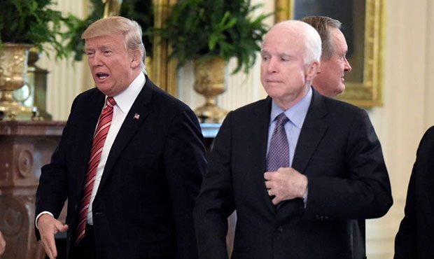 Trump a refuzat publicarea unui omagiu adus de Casa Albă lui McCain - trump-1535383895.jpg