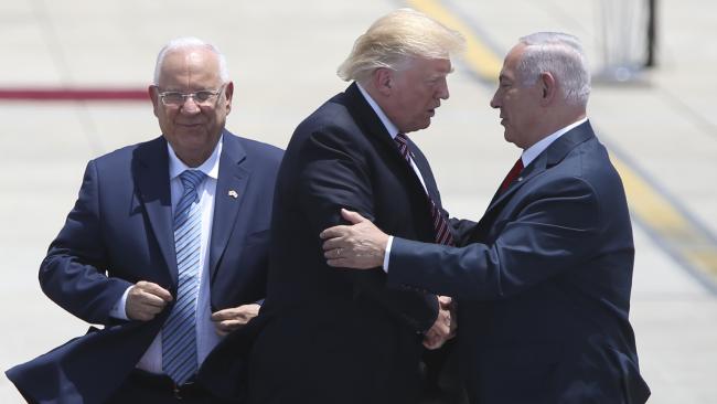 Trump, primul președinte american în funcție care vizitează Zidul Plângerii - trump2-1495468307.jpg