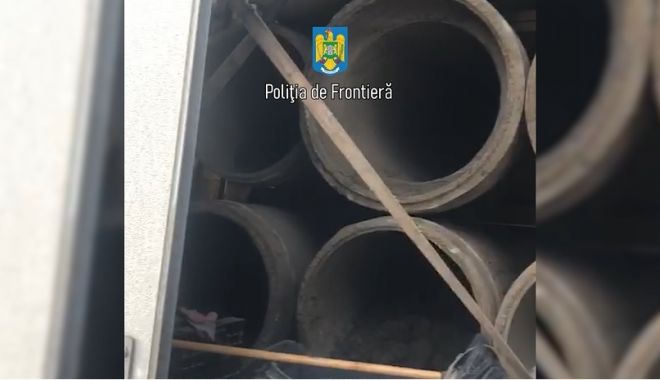 Camion plin cu tuburi de azbociment furate, descoperit de polițiștii de frontieră - tub-1678442887.jpg