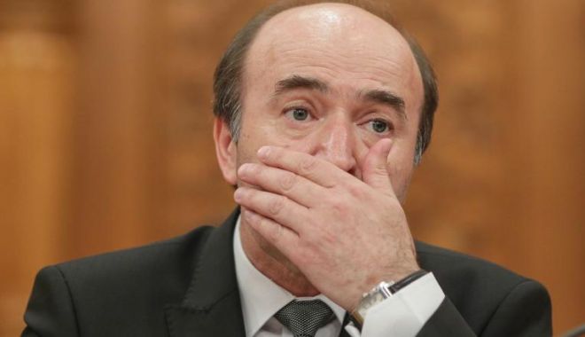 O petiție pentru demiterea lui Tudorel Toader din funcția de rector al Universității Alexandru Ioan Cuza a strâns aproape 30.000 de semnături - tudoreltoader-1559660233.jpg