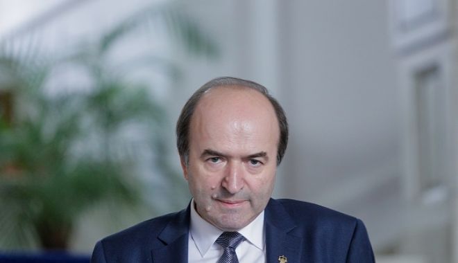 Cei patru procurori care candidează pentru postul de procuror-șef al DNA susțin interviul cu Tudorel Toader - tudoreltoadergeorgeclininquampho-1532587991.jpg