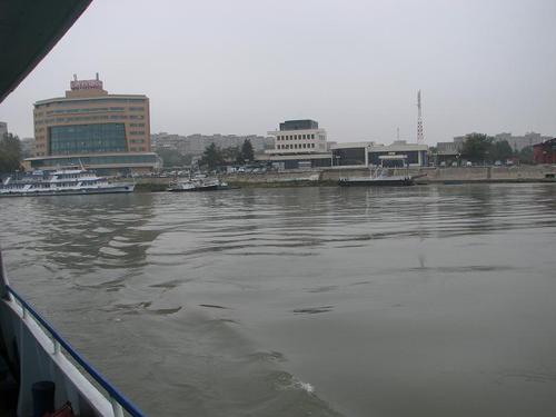 Trei șalupe s-au scufundat în portul Tulcea, sub greutatea zăpezii - tulcea-1327237185.jpg
