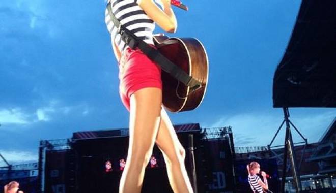 Picioarele lui Taylor Swift, 40 de milioane $: 