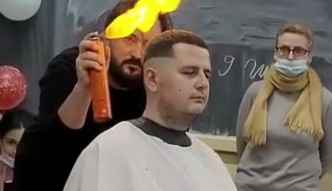 VIDEO: Demonstrație de tunsoare cu flacăra la Liceul „I.N.Roman” - tunsoare-1647006336.jpg