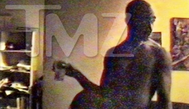 Un filmuleț porno cu rapperul Tupac, din 1991, face furori pe internet - tupacsex52599700-1317814572.jpg