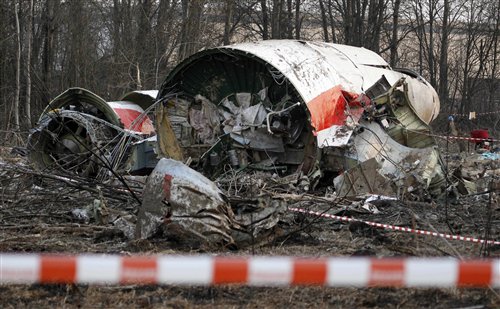 Avionul prezidențial polonez, prăbușit la Smolensk, prezintă urme de explozivi - tupolevtu154crashinsmolensk-1351599269.jpg