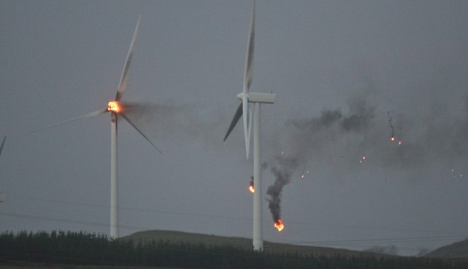 Foto/ A explodat o turbină eoliană - turbinaeoliana-1323418626.jpg
