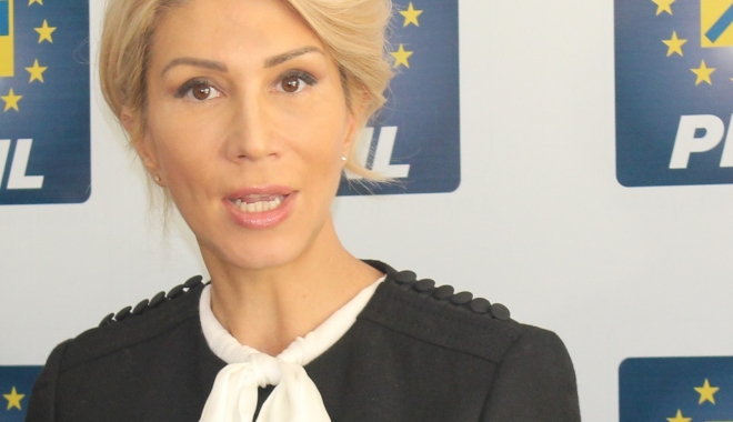 Raluca Turcan: 