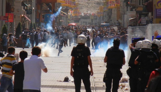 Protestele din Turcia au DEGENERAT! - turcia-1370933476.jpg