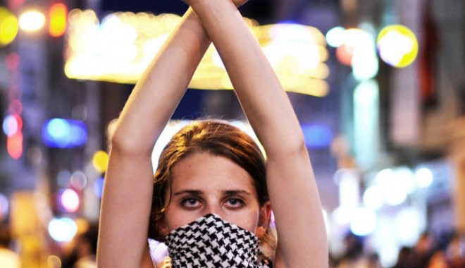 O nouă noapte de manifestații în Turcia - turcia-1378984658.jpg