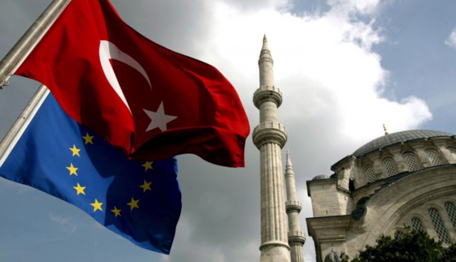 Turcia a semnat un acord cu Uniunea Europeană privind imigrația - turcia-1387206121.jpg