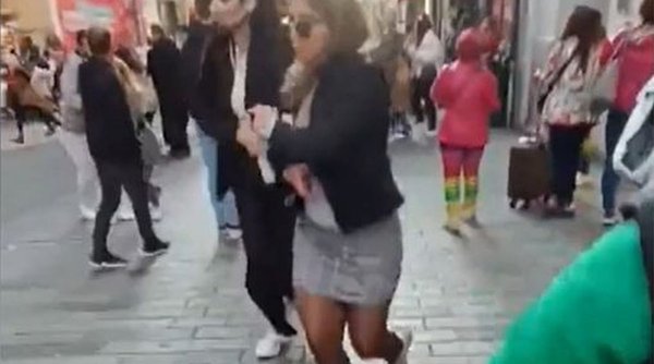 ALERTĂ. Explozie uriaşă pe un bulevard pietonal aglomerat din Istanbul. Sunt patru morţi şi zeci de răniţi, a fost declarată stare de alertă - turciaaa-1668351313.jpg