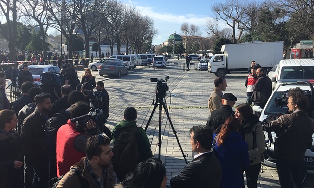 Turiștii români solicită să se întoarcă din Istanbul după explozia de marți - turist-1452607515.jpg
