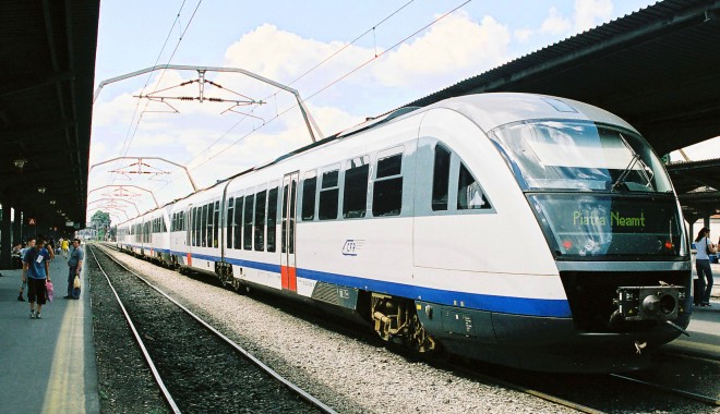 Peste 25.500 de turiști au ales trenul în week-end - turisti-1344894945.jpg