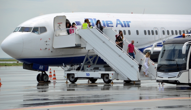 Mii de turiști din Grecia și Cipru,  așteptați vara aceasta, pe litoralul românesc - turistiaeroport-1465230914.jpg
