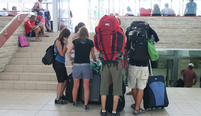 Câți turiști au ajuns în primul trimestru din 2013 în județul Constanța - turistigaraconstantacalatoritren-1369295672.jpg
