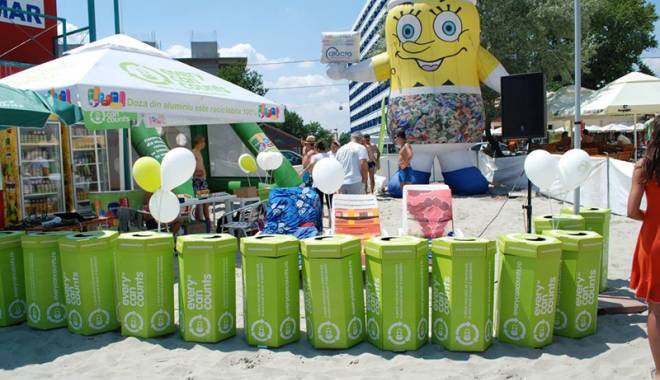 Turiștii sunt premiați pentru dozele  de aluminiu colectate pe plajă - turistiiextravacanta-1436369042.jpg