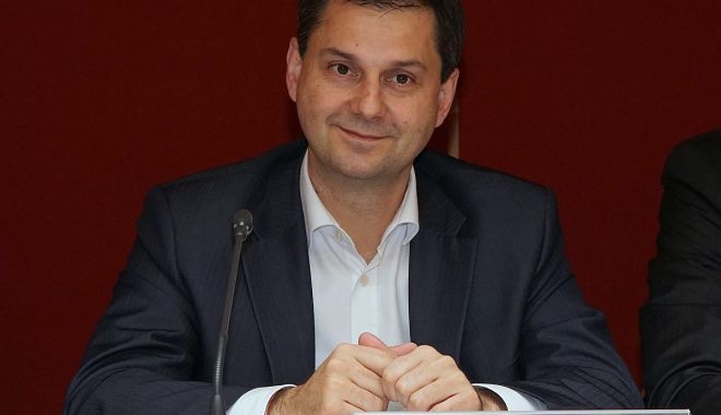 De când vor putea călătorii turiştii români în Grecia şi în ce condiţii - turistiiromanicharistheocharis-1616158767.jpg