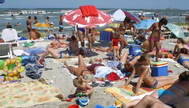 Turiștii străini cheltuiesc în medie 592 euro de persoană, în România - turistiistraini-1466085375.jpg