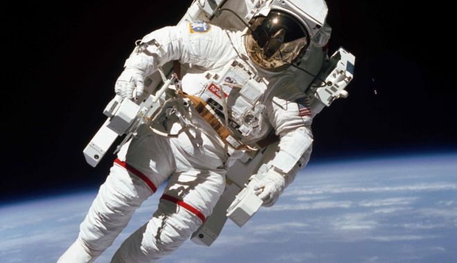 Primii turiști spațiali ai capsulei SpaceX s-au întors pe Terra - turistispatiali-1632061681.jpg