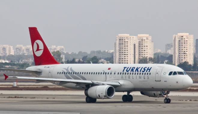 Amenințare cu bombă la bordul unui avion Turkish Airlines - turkishairlinesairbusa320232tela-1427720091.jpg