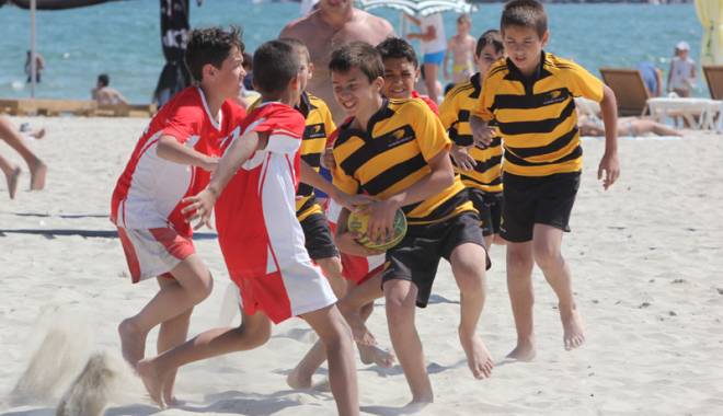 Turneul Oval 5 Beach Rugby deschide seria sporturilor de vacanță - turneul-1427230547.jpg