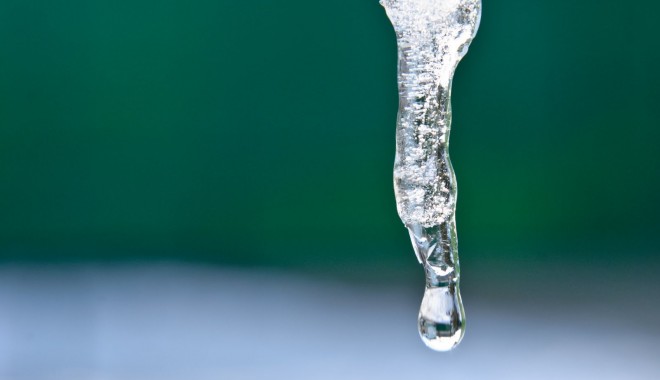 Minus 10 grade Celsius la Miercurea Ciuc, cea mai scăzută temperatură din țară - turturi06-1353054289.jpg