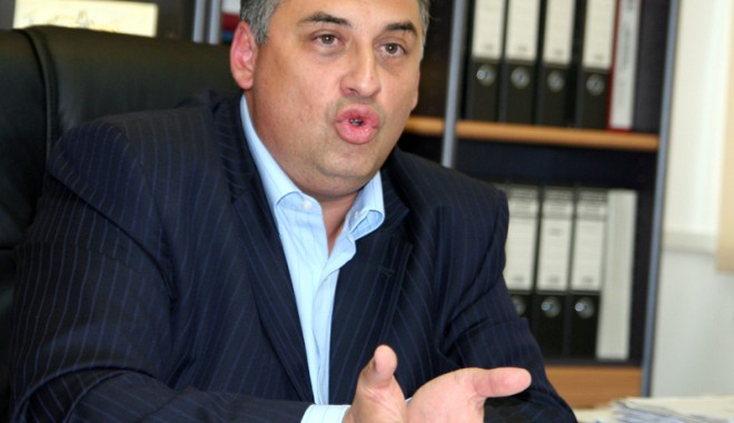 Scandalul de la Mangalia ia proporții. Cum se justifică Tusac? - tusac16-1319986130.jpg