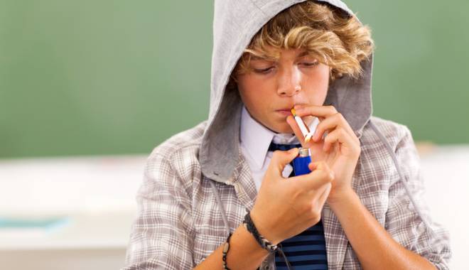 De mici, cu țigara în gură! Ce riscă adolescenții dependenți de nicotină - tutun-1437494343.jpg