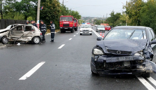 Luna morții pe șoselele Constanței - tuzlaaccidentopelrenault16-1311177776.jpg