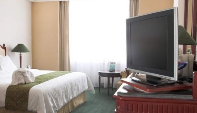 Un vasluian a dus televizorul din camera de hotel la amanet - tv-1613812983.jpg