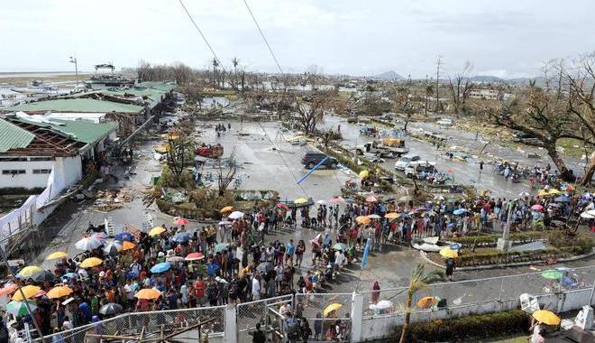 Arhipelagul Filipine lovit de taifun. Rafale de peste 300 km/h - typhoonhaiyansurvivorsinphilippi-1431328034.jpg