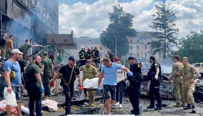 Zi de doliu în Vinița, după bombardamentul rusesc. Bilanțul victimelor a urcat la 23 de morți și 183 de răniți