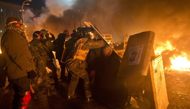 PROTESTE LA KIEV. Ianukovici decretează joi zi de doliu național în Ucraina - ucraina8-1392809444.jpg