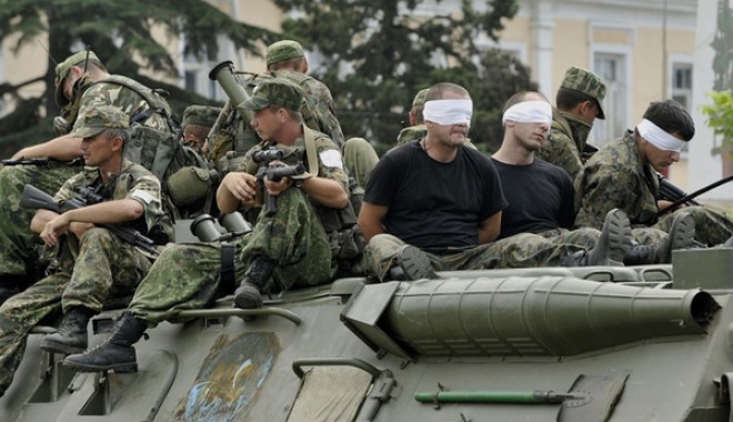 Trupele rusești au capturat o bază navală militară din Crimeea - ucrainaainceputrazboiultrupeleru-1395655210.jpg