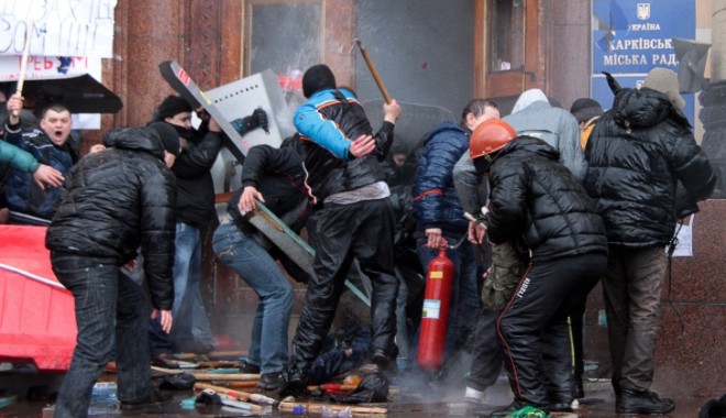 Ucraina:  Noi lupte în regiunea Donețk. Portul Mariupol - reocupat de trupele ucrainene - ucrainacrimeea-1399456646.jpg