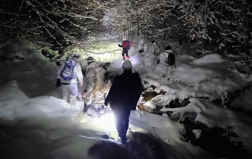 Ucraineni care au trecut graniţa prin munţi, recuperaţi. "Aveau lacrimi în ochi și ne-au îmbrățișat că au scăpat”