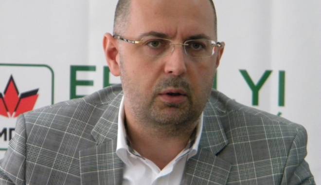 Kelemen Hunor: UDMR se delimitează de manifestările extremiste - udmrsedelimiteaza-1449051479.jpg
