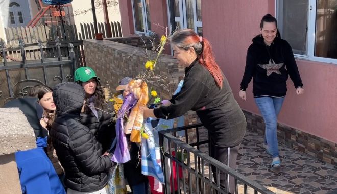 GALERIE FOTO. Elevii școlii comunitare din Tuzla au vestit sosirea primăverii - udt-1647878348.jpg