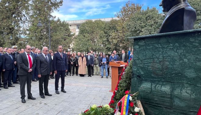 Reprezentanții UDTR au depus o coroană de flori şi au păstrat un moment de reculegere la bustul lui M.K. Atatürk, situat în Parcul Arheologic din Constanța - udtr-1699642250.jpg