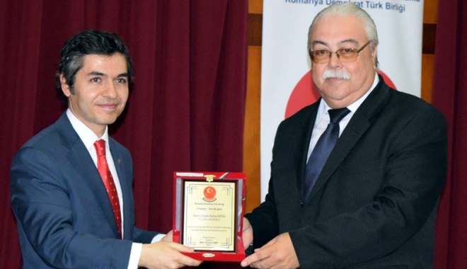 UDTR, plachetă oferită ambasadorului Turciei în România, Osman Koray Ertaș - udtrambasador-1497187723.jpg