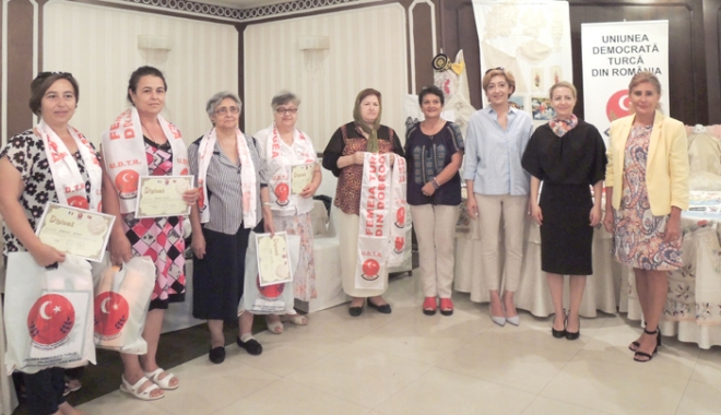 Femeile din UDTR promovează arta tradițională turcească - udtrexpozitie-1505745167.jpg