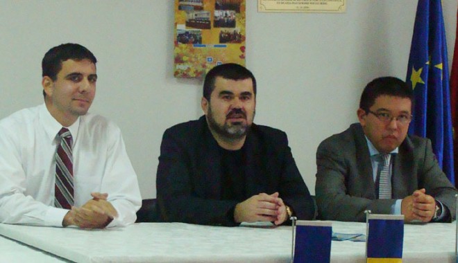 Liderii UDTTMR, vizitați de oficialul american Micah Savidge - udttmr-1351790977.jpg